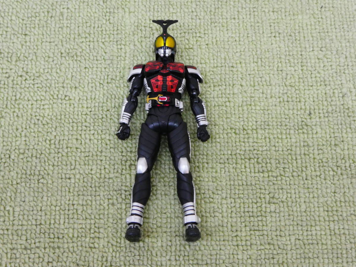 098-B50 品 S.H.Figuarts 真骨彫製法 仮面ライダーカブト 仮面ライダー 