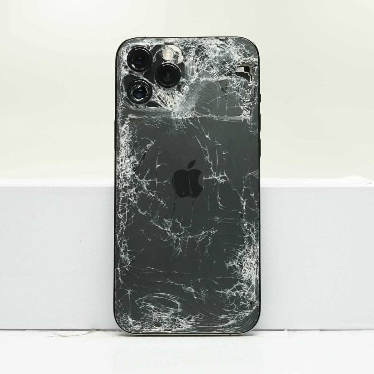 iPhone 12 Pro Max 512GB グラファイト MGD33J/A SIMフリー 訳あり品