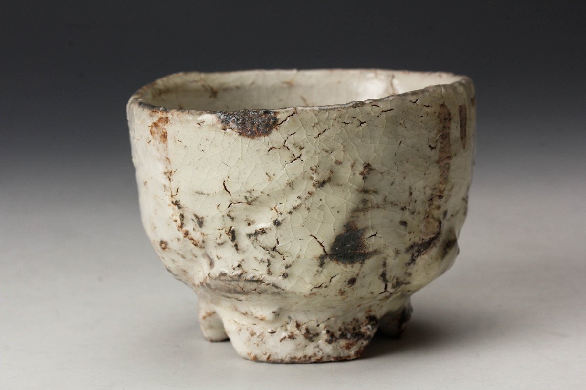 【本物保証　新品】川上清美　黒唐津　ぐい呑　朝鮮　粉引　 共箱、共布、栞　湯呑 佳香】川上清美 粉引ぐい呑 共箱 栞 本物保証 本物保証 黒唐津