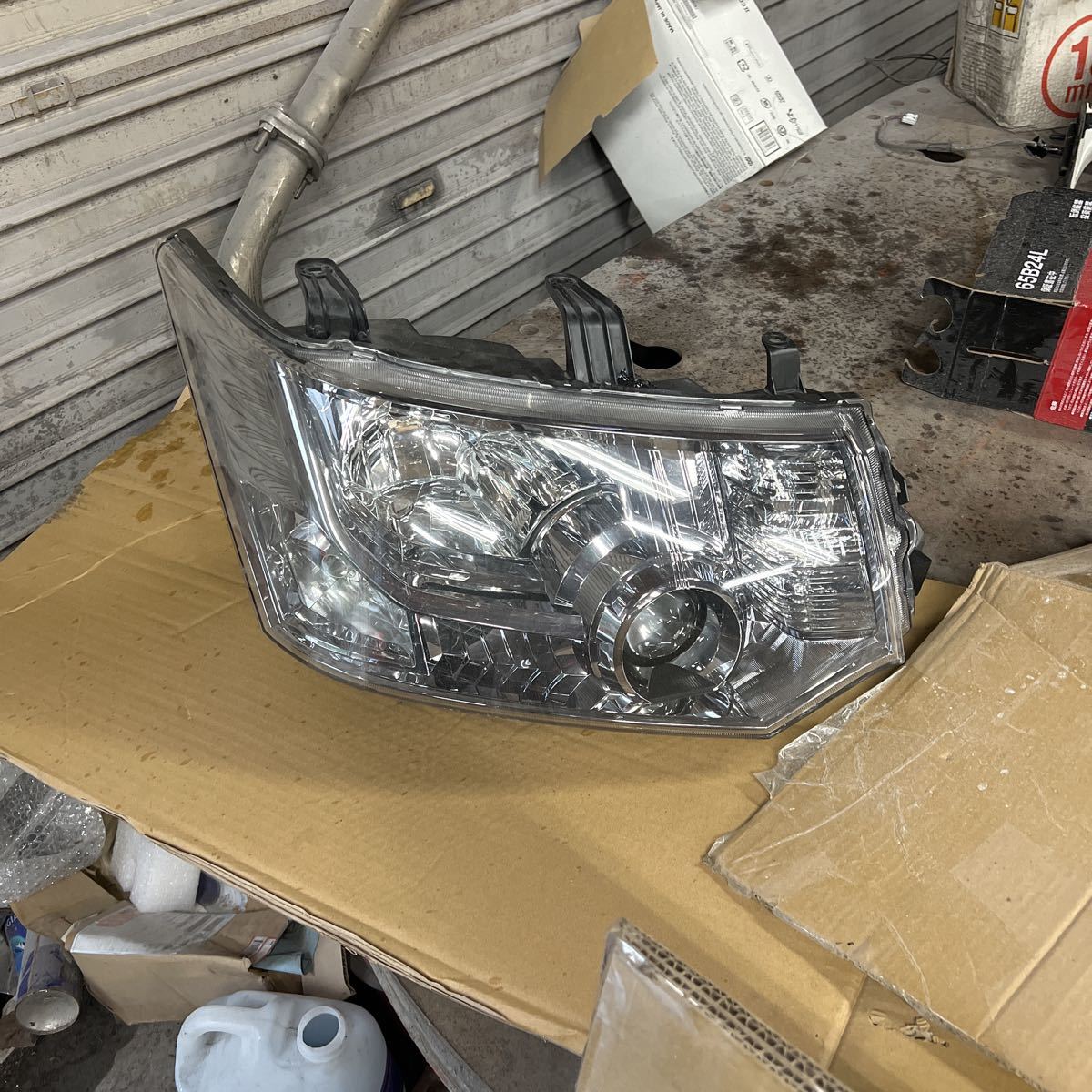 デリカD:5 HID ヘッドライト 左右セット KOITO 100-87918 良品 デリカ D:5 純正 HID 左 ヘッドライト KOITO 100-87918 三菱