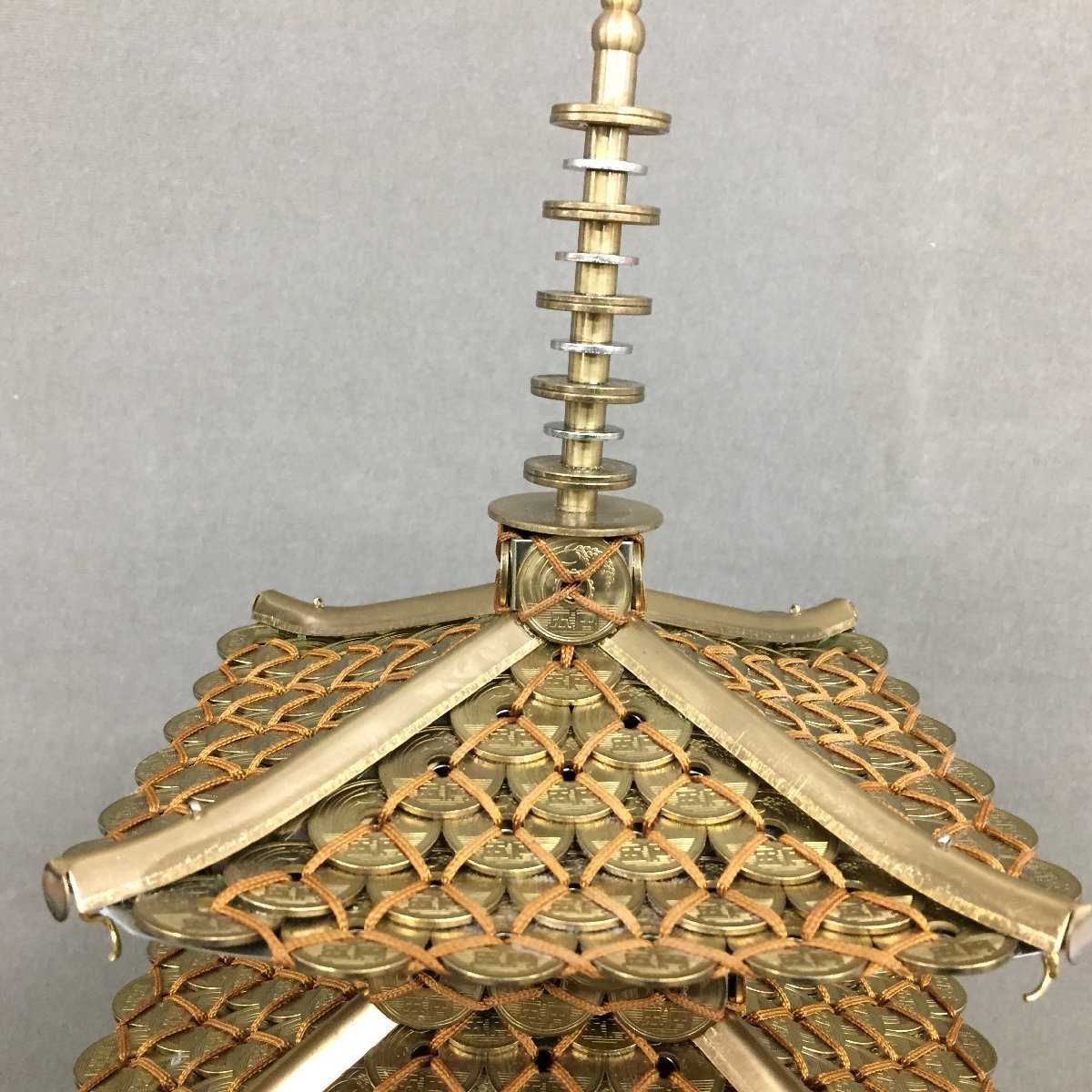 ☆39―011☆置物 御縁三重の塔 5円玉細工 コイン手芸 和風 美術品 