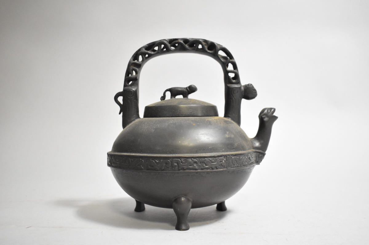 UM4-2中国美術　銅製　青銅器　編鐘　三点セット　時代物　唐物 英】2368 在銘 銅獣摘三足急須 中国美術 銅製 銅器 湯沸 銅瓶 骨董品