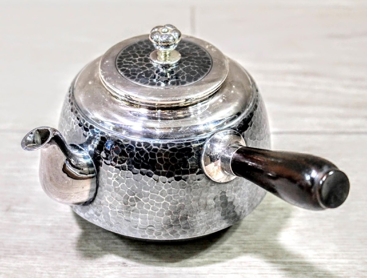 純銀急須 純銀製 唐草花文 急須 銀瓶 煎茶道具 純銀製 彫細工 銀瓶