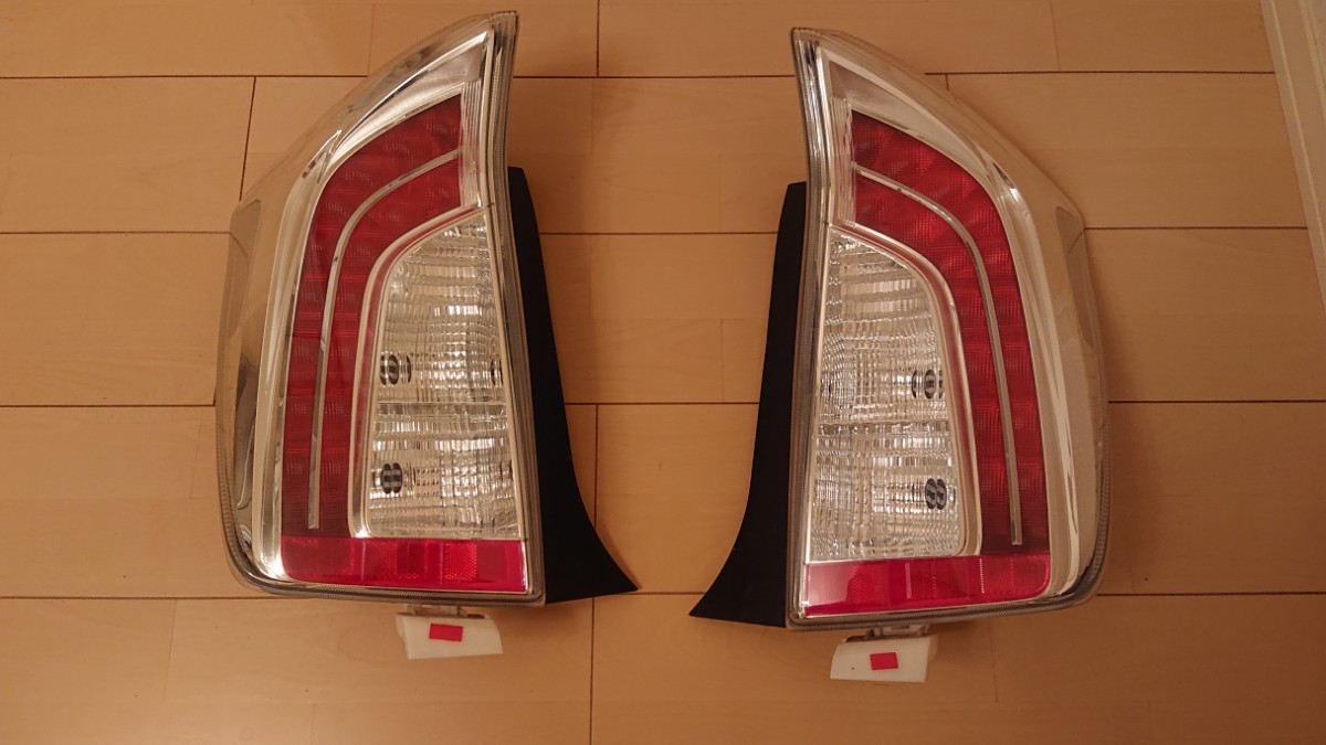 プリウス 30系 LEDテールランプセット 純正(左) プリウス 前期(ZVW30