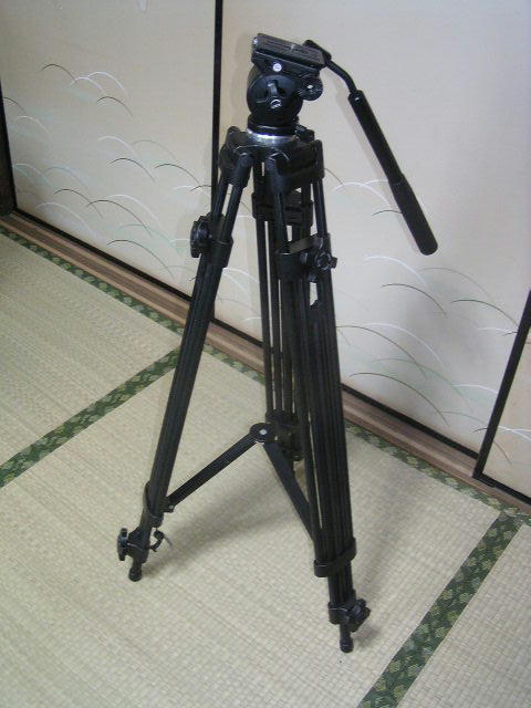 ビデオカメラ用品、業務用の大型三脚、約８５Ｃｍ延ばして１９６Ｃｍです◆ＷＥＩＦＥＮＧ　ＷＦ－７１７◆