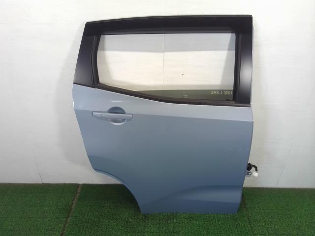 サクラ ZAA-B6AW リアドア 右 X D32 L3 ガラス付 SAK1 サクラ M2L2 ZAA