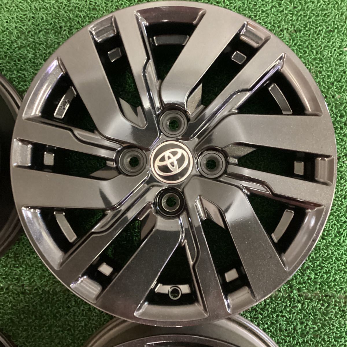 トヨタ 肝要 ルーミー 14×5j 35 純正アルミホイール タイヤ 23年製