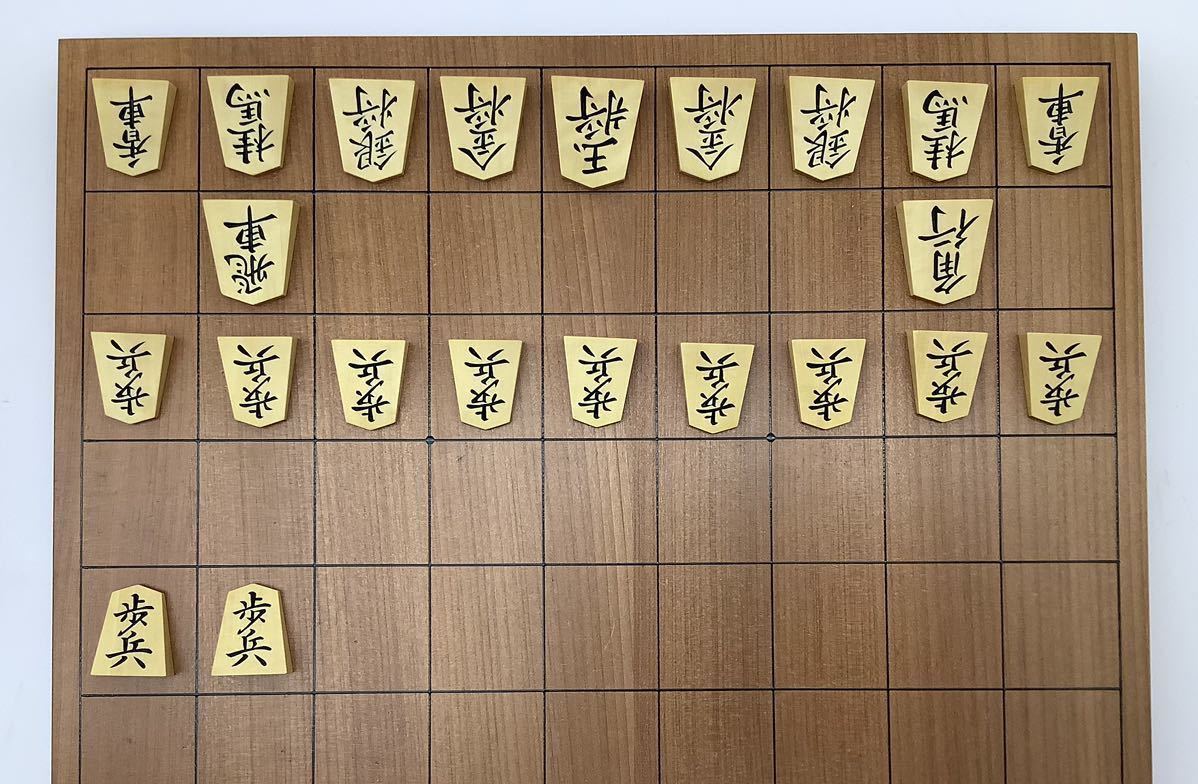 W 【 将棋 将棋駒 】小楠作 菱湖書 島黄楊 彫駒 / 駒箱 駒袋付 