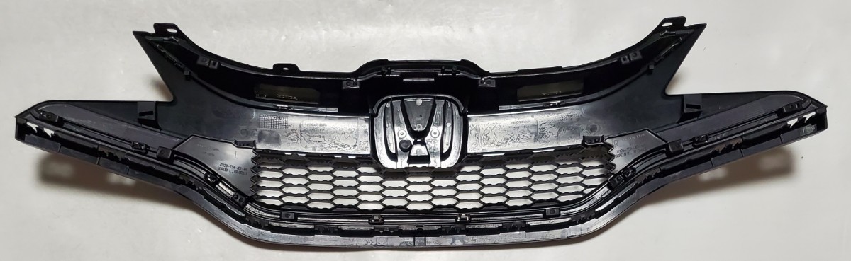 ホンダ フィット 純正 フロントグリル ヒビあり GK3 GK4 GK5 GK6