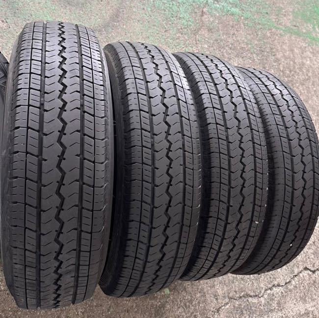 バリ溝！】ハイエース 195/80R15 107L タイヤ 4本セット TOYOタイヤ 