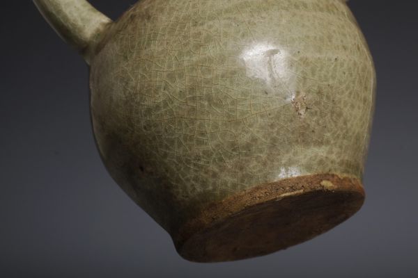 Celadon – 陶磁オンライン美術館 Longquan 水注 青磁花口獣环耳瓶 龍泉窯