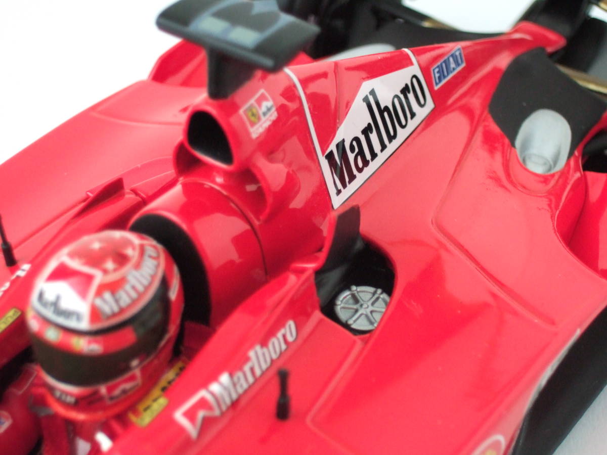 1/18 フェラーリ F1-2000 M．シューマッハ（マルボロ・サベルト仕様