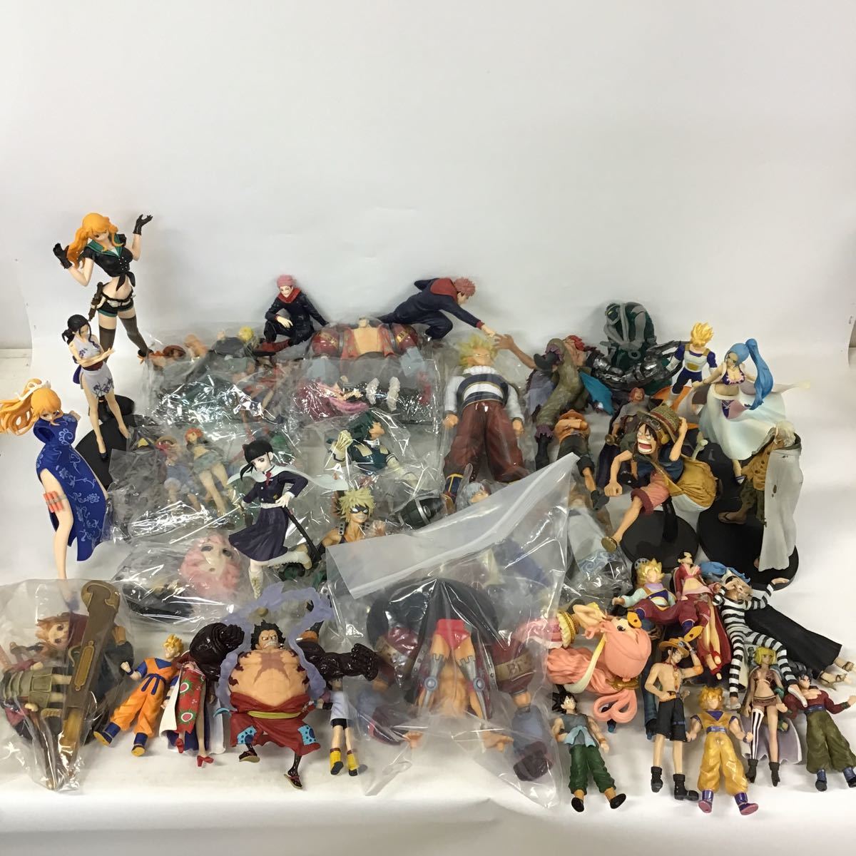 ジャンクフィギュアまとめ売り 43 【ジャンク】DRAGONBALL ONEPIECE 呪術廻戦 他 ジャンプ系 ジャンク