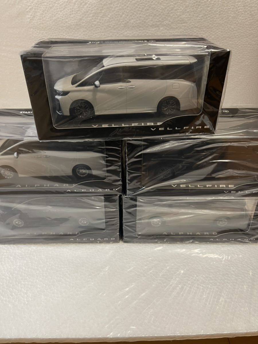 限定SALE，得価 1/30 トヨタ 新型ヴェルファイア アルファード 2023年最新モデル カラーサンプル ミニカー 5台セット(乗用車)｜売買されたオークション情報、yahooの商品情報をアーカイブ公開 - オークファン 乗用車