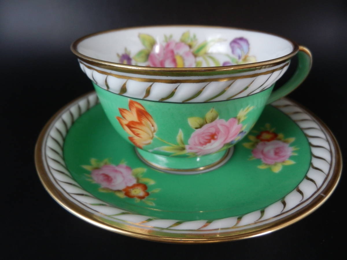 ピンクの花模様　金彩仕上げ　グリーンカップ＆ソーサー1セット　☆　オールドノリタケ