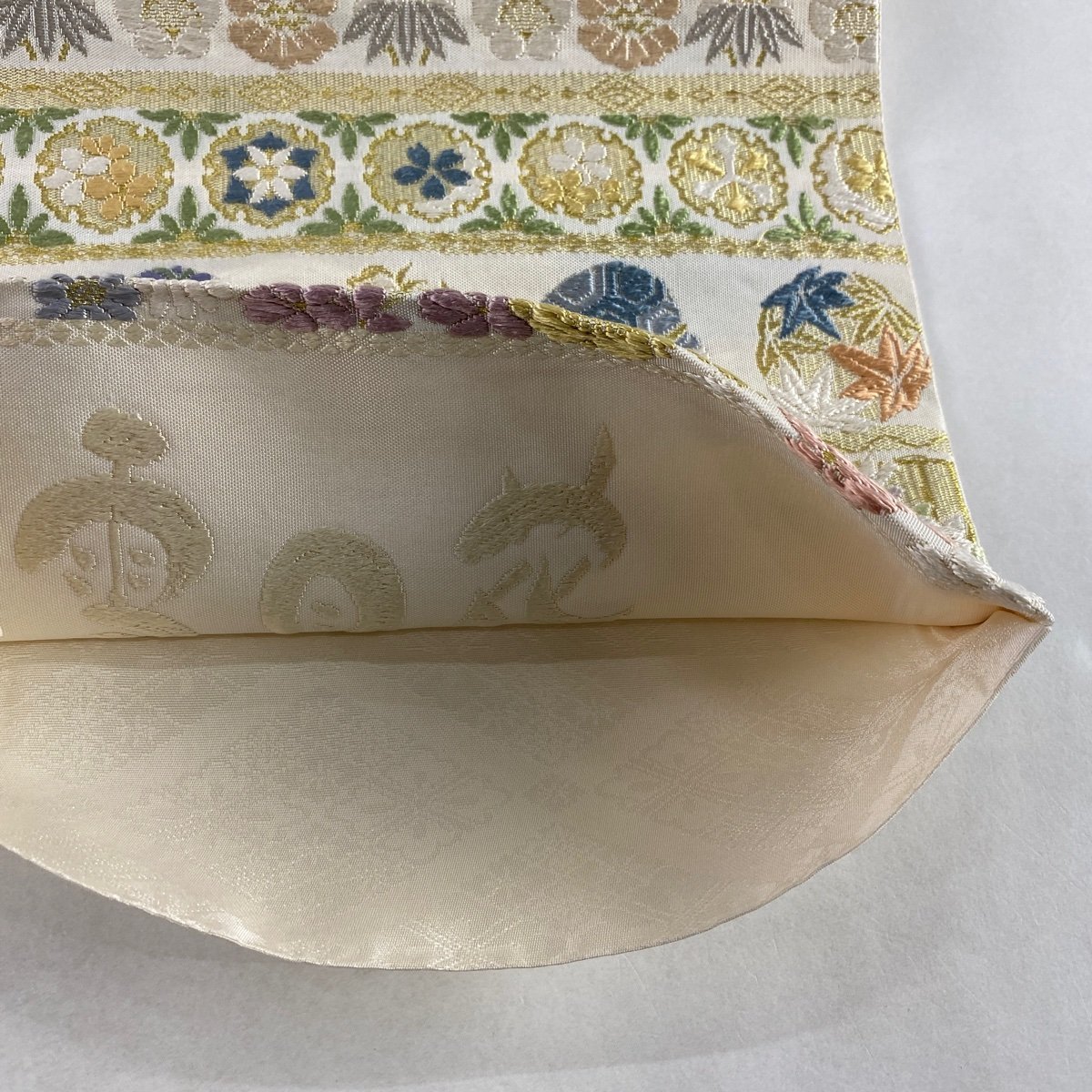 袋帯 美品 名品 雪月花 草花 亀甲 刺繍 金糸 クリーム 六通 正絹
