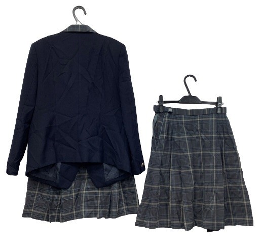 ブレザー・冬服スカート2枚・夏服スカート2枚