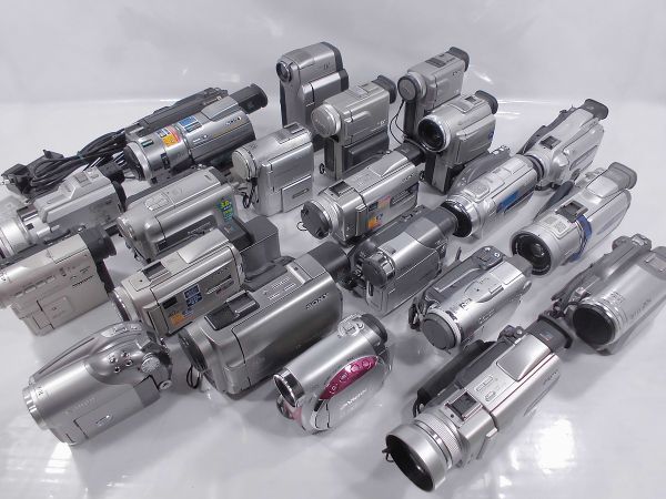 お得，お買い得 ビデオカメラなど Panasonic/SONY/Victor/Canon/SHARP/ 等 計:21台まとめ ジャンク品 27935(その他)｜売買されたオークション情報、yahooの商品情報をアーカイブ公開 - オークファン その他