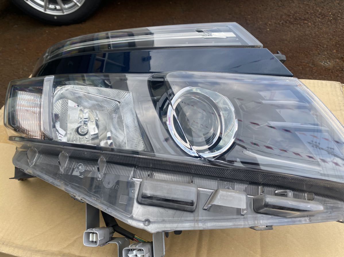 ヴォクシー ZWR80 LED 右ヘッドライト ICHIKOH28-229(2025年 ヴォクシー ZWR80 LED 右ヘッドライト ICHIKOH28-229(2025年