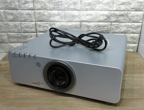 ☆≪中古品≫Pana DLPプロジェクター PT-DW640S 6000lm
