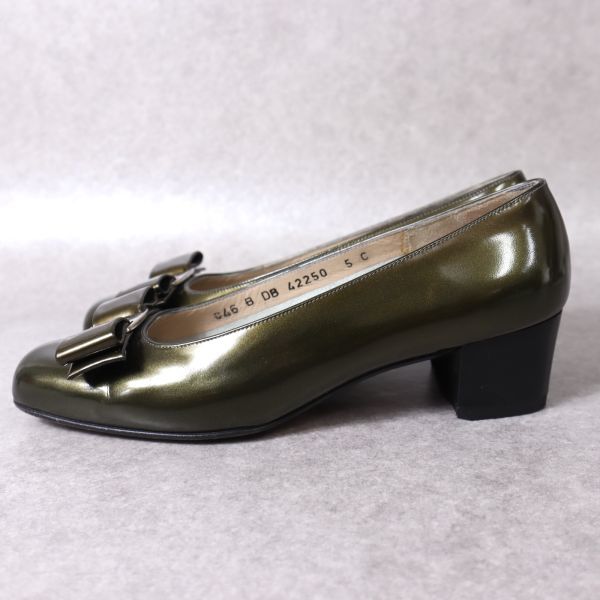 3-YB145 サルヴァトーレフェラガモ Salvatore Ferragamo ヴァラ