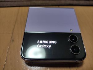 Galaxy ZFlip4のYahoo!オークション(旧ヤフオク!)の相場・価格を見る 