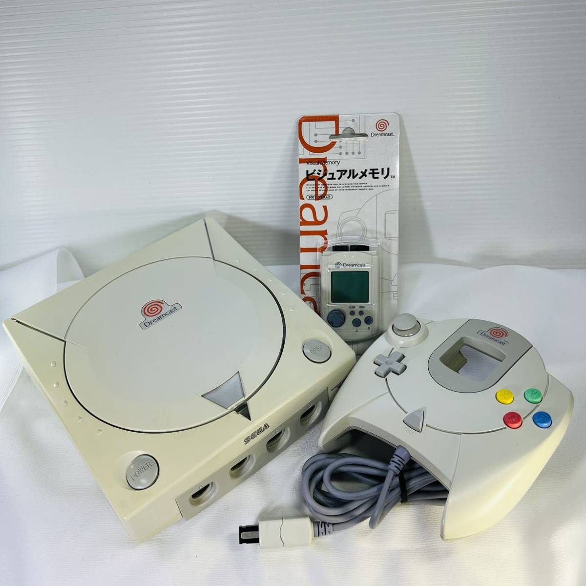 ドリームキャスト本体 ソフト2本・ビジュアルメモリ付 中古 ゲーム