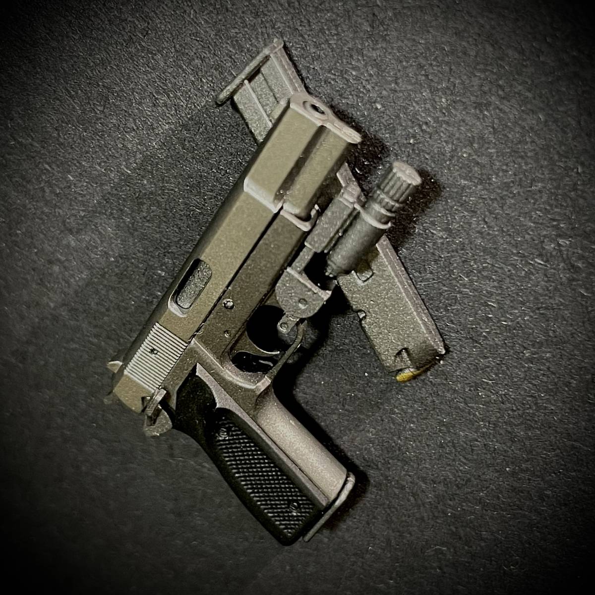 【即決】DAMTOYS製 1/6 模型 女性 男性 フィギュア用 武器 銃 クレア バイオハザード JMB Hp3 Browning Hi-Power Mark III 高品質(未使用