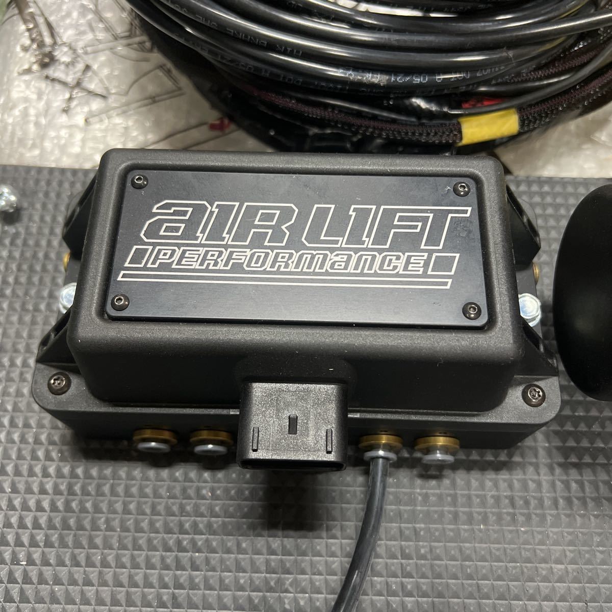 AIR LIFT 3p エアサスキット 18クラウン ゼロクラ 20クラウン