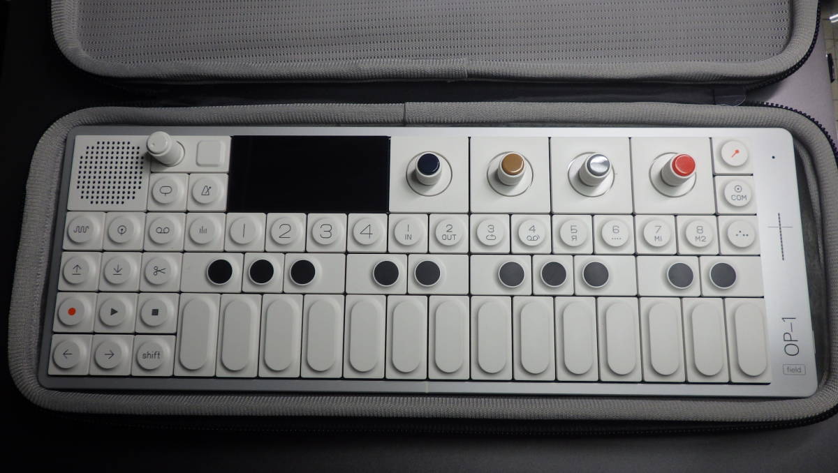 Teenage Engineering ポータブル シンセサイザー サンプラー 