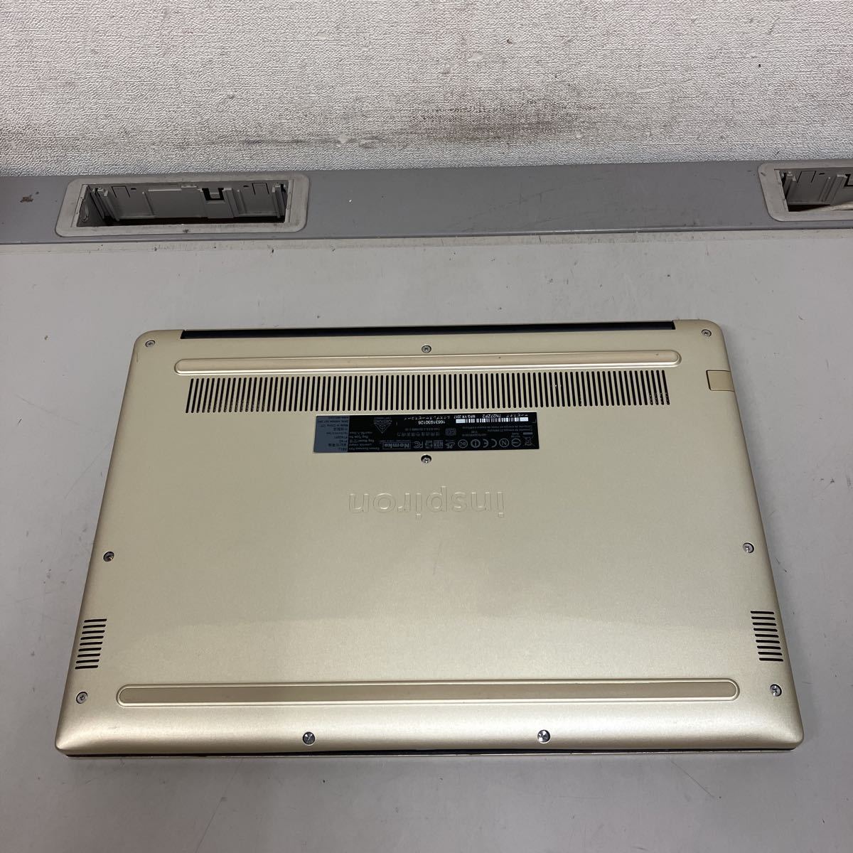 L110 DELL Inspiron P74G Core i5 7200U メモリ8GB ジャンク Inspiron