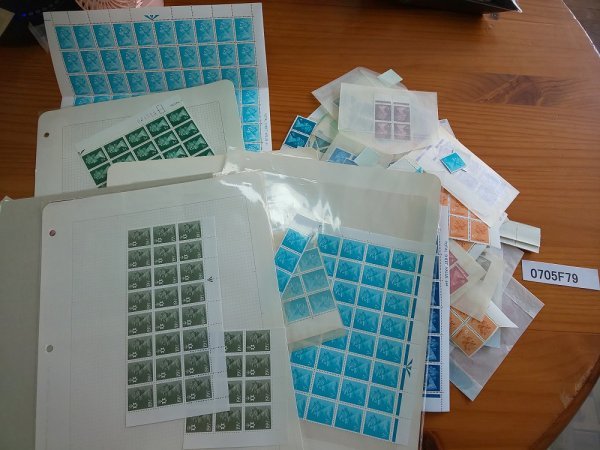 0705F79 イギリス切手 エリザベス女王等 各種 ブロック バラ 使用済み