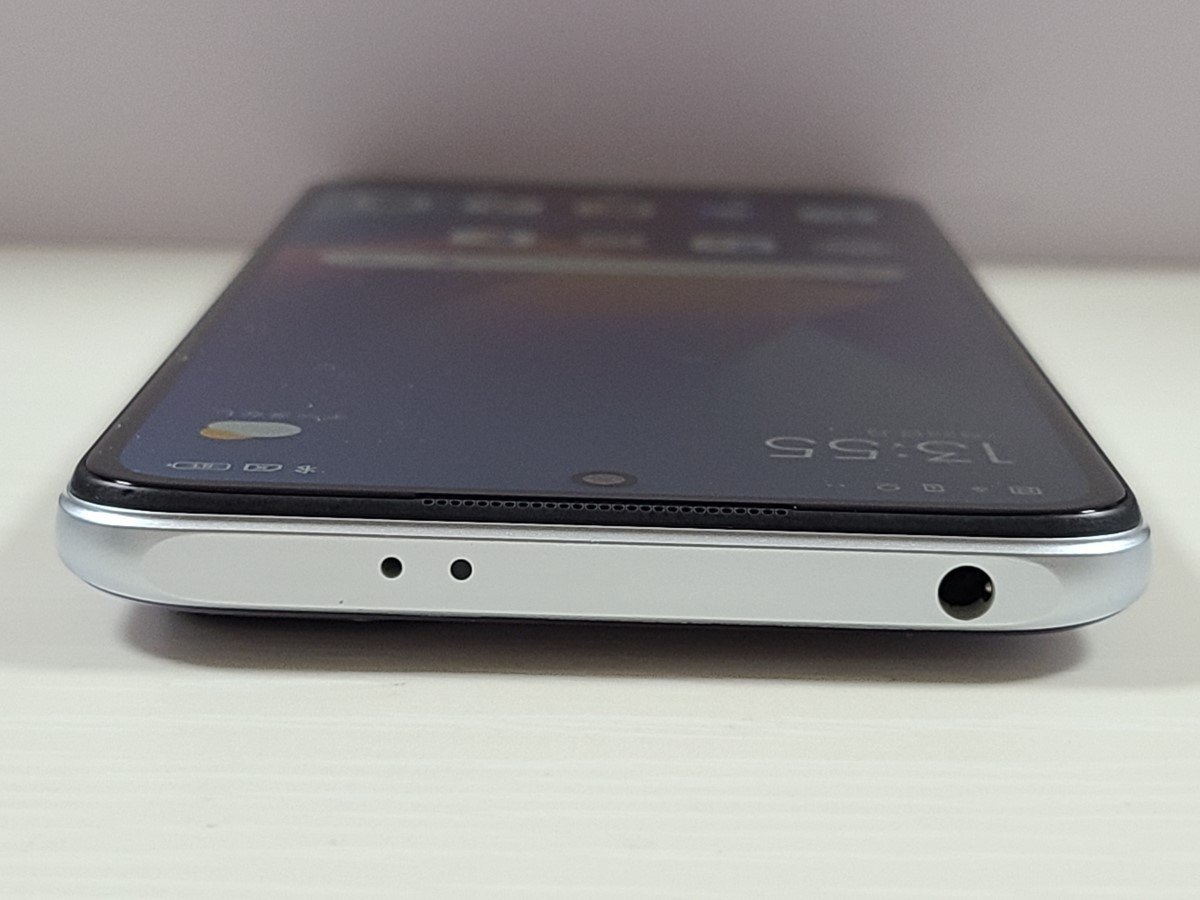 ☆【32033WM】 ほぼ美品 UQmobile XIG02 Xiaomi Redmi Note 10 JE