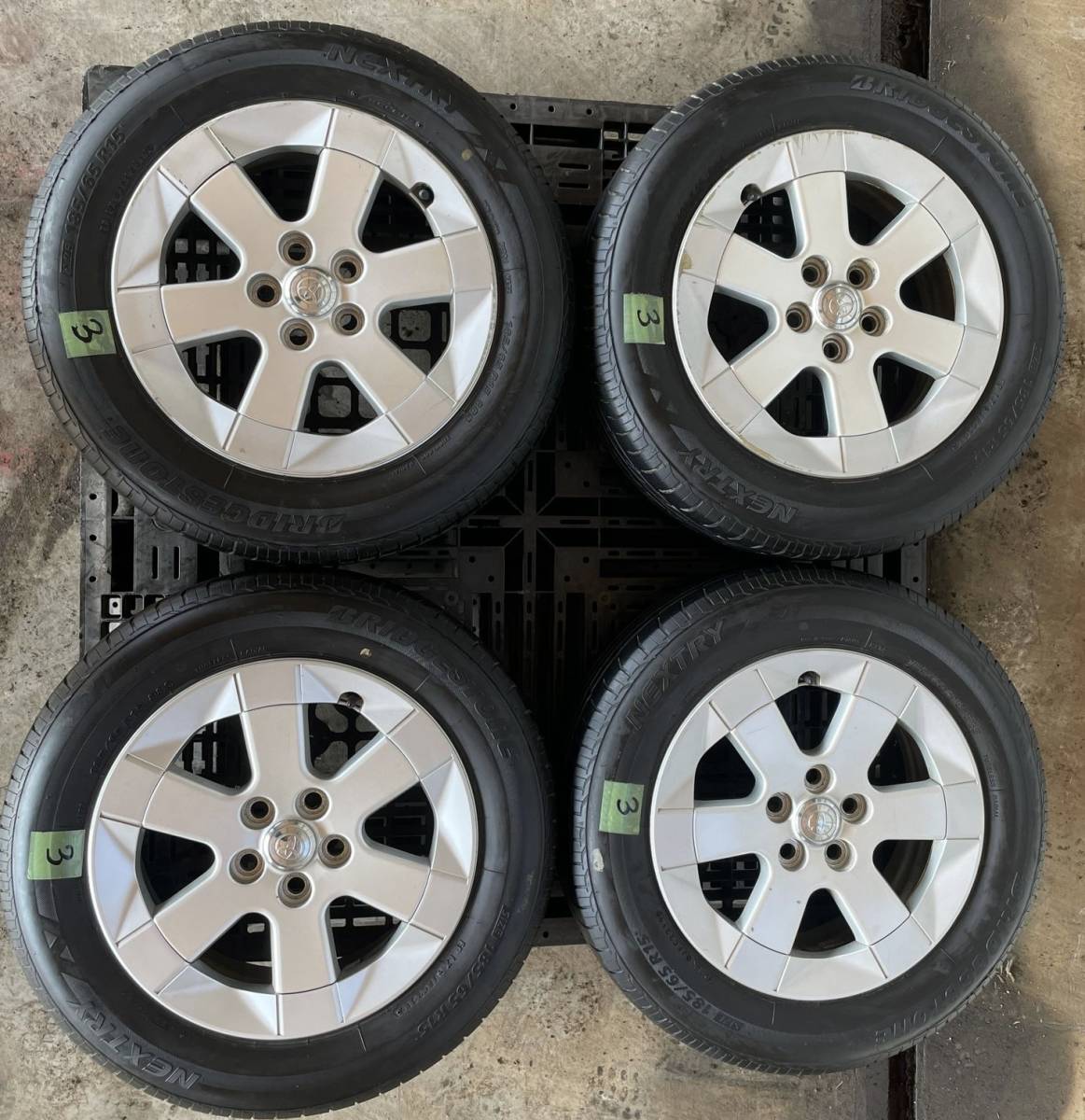 2019年製　ブリヂストンNEXTRY 185/65R15 88S 20型プリウスから取り外したアルミホイール付き4本セット