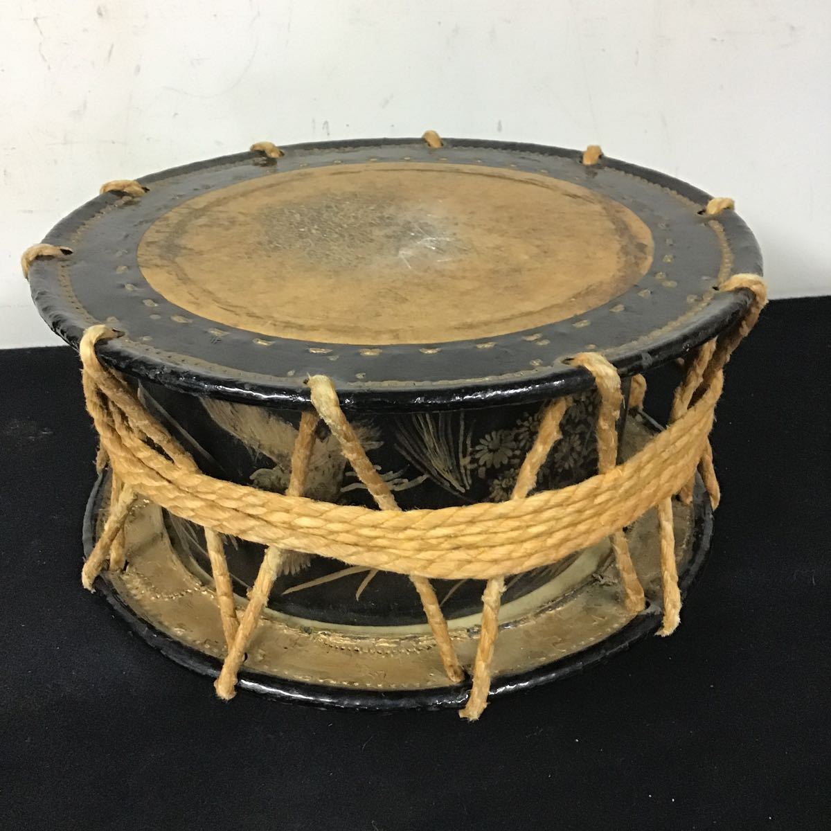 和締太鼓 黒色 鶴模様 直径約35cm 和締太鼓 黒色 鶴模様 直径約35cm 締太鼓 希少 和太鼓 締め太鼓 約35cm