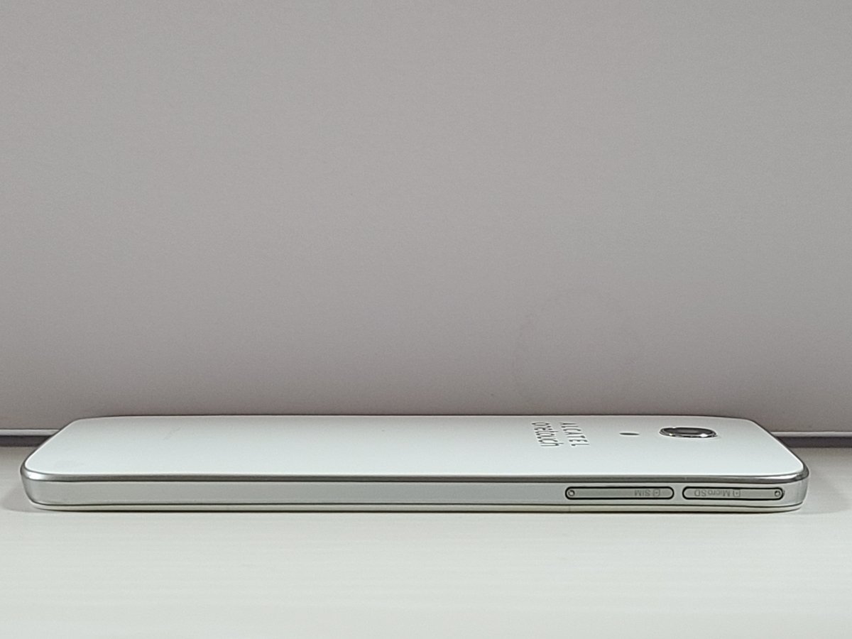 ☆【32192WM】 完動品 Alcatel ONETOUCH IDOL 2 S 6050F ホワイト 国内 