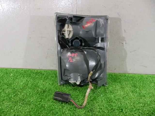 タイタンダッシュ TC-SYE6T 左クリアランスランプ FE A2W 210-61933 WG70-51-070D 231085 マツダ SYE6T タイタンダッシュ | 型式：TC-SYE6T（マツダタイタンダッシュ）のグレード一覧 コーナーランプの中古