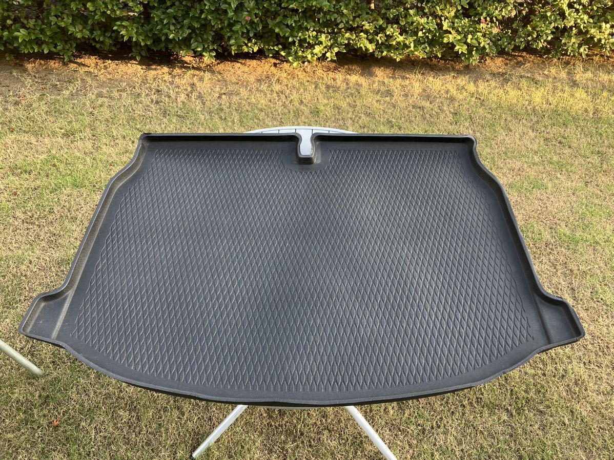 フォルクスワーゲン　VWザ・ビートル　純正　ラゲッジマット　中古品　トランクマット