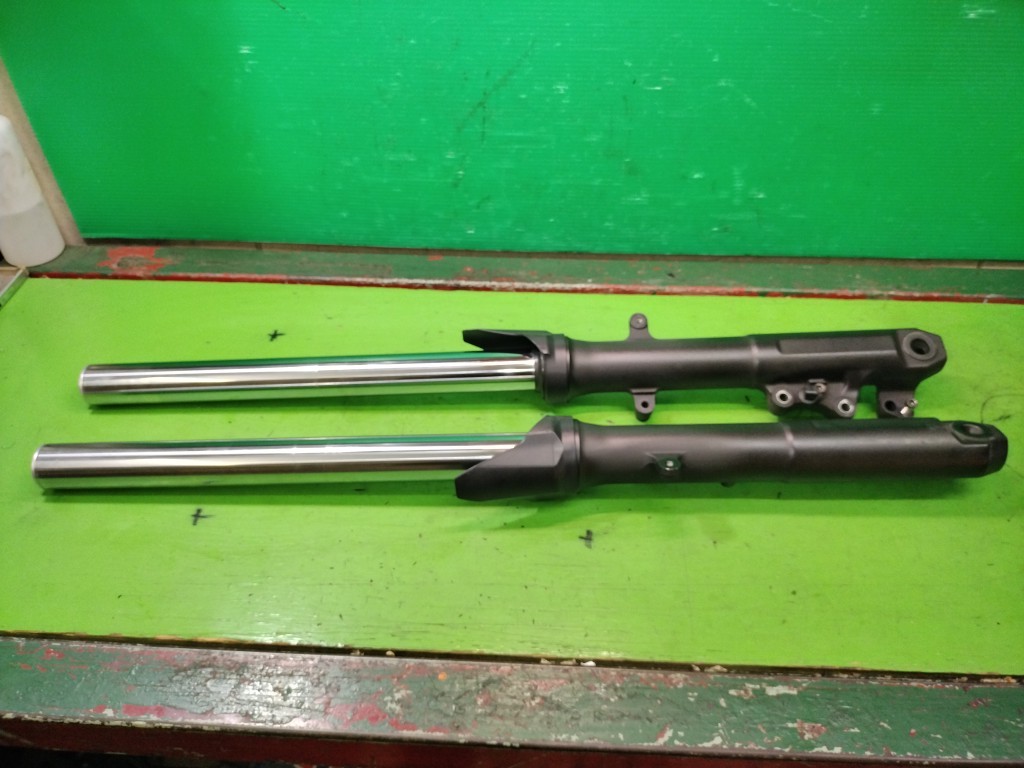 ヴェルシス-X　ベルシスX　VERSYS 250　LE250D　純正フロントフォーク