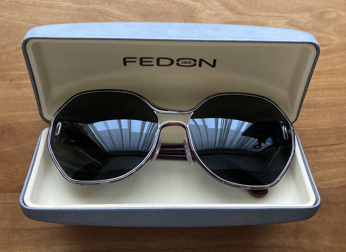 柄プリント　PRADAプラダ　サフィアーノレザー メガネケース サングラスケース 未使用☆PRADA サングラス＆FEDON めがねケース 柄プリント PRADA