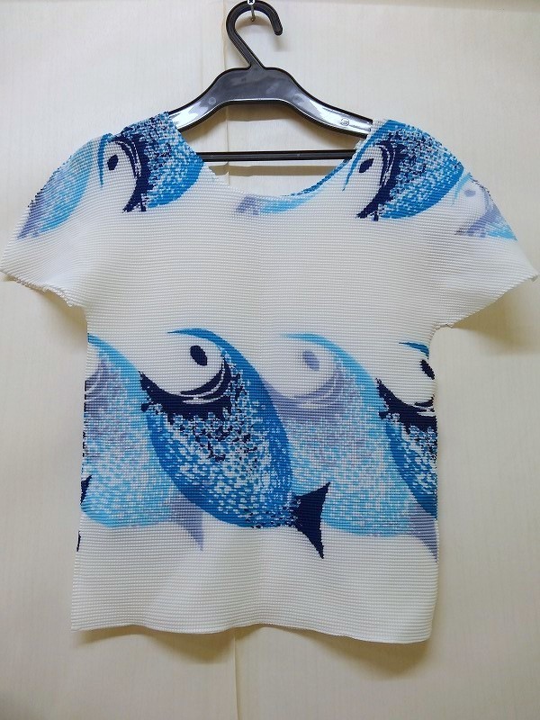ISSEY MIYAKE me イッセイミヤケミー フィッシュデザインカットソー
