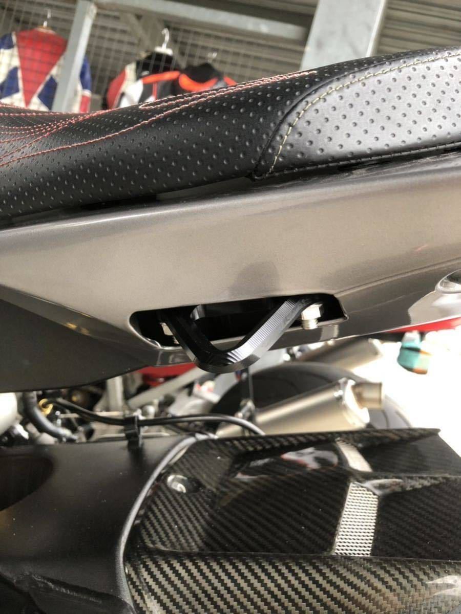 3 新品yzf-r6 レーシングフック　13s 2c0 恐らくbn6も可能　ヘルメットロック 左右セット