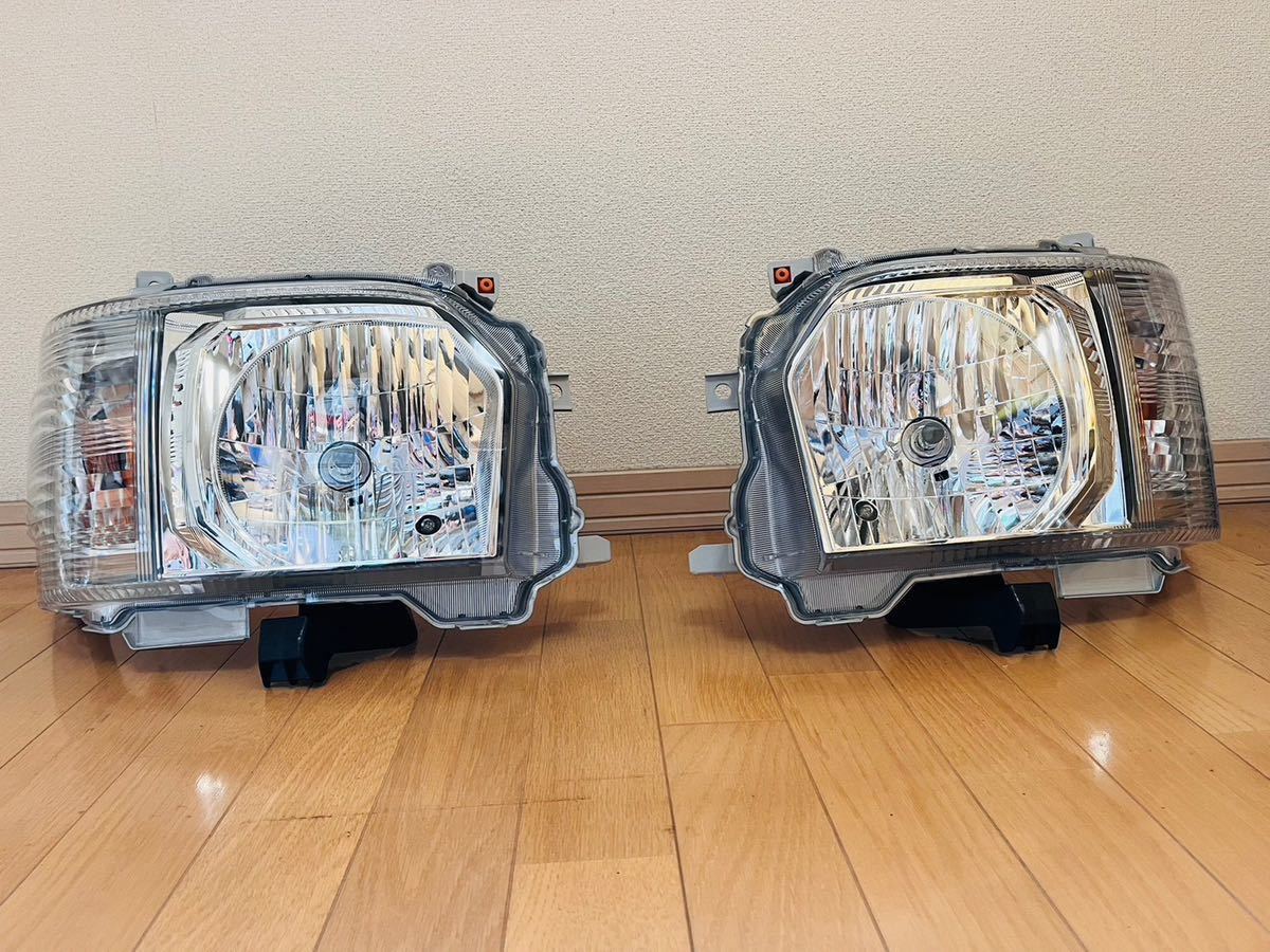 ハイエース200系 3型 ハイエース200系 純正ヘッドライト 左右セット