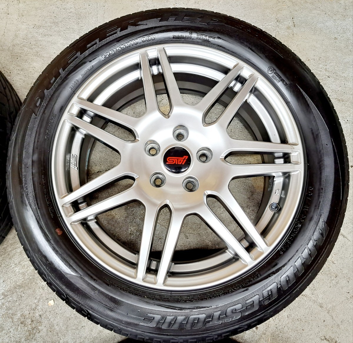新車外し】スバル フォレスターSTIスポーツ 純正18インチアルミ