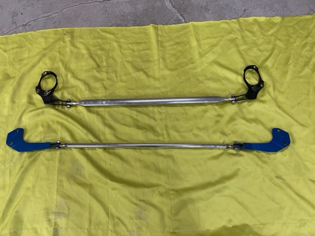 売り切り！！アルファロメオ147 ストラットタワーバー前後