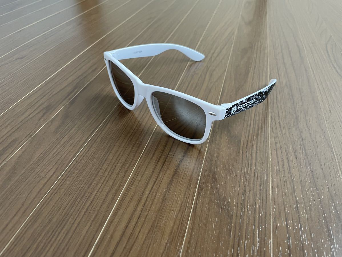 非売品】VOLCOM サングラス ミラーレンズ UVカット ホワイト スケート  