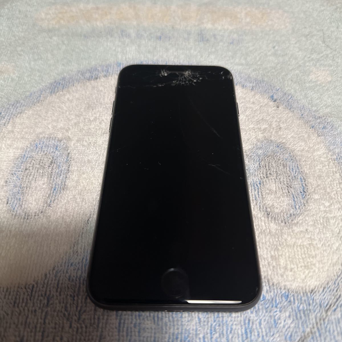 iPhone8 64GB SIMフリー 割れあり バッテリー最大容量82% iPhone8