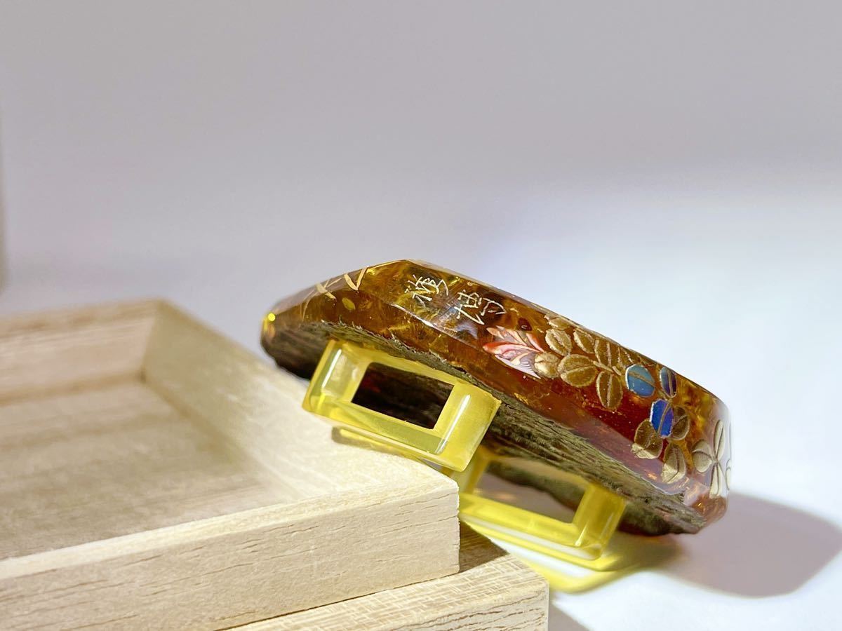 片山雅博作 本琥珀蒔絵 うさぎ 帯留 5.5×5×1.5cm 重量21.8g 共箱 和装 