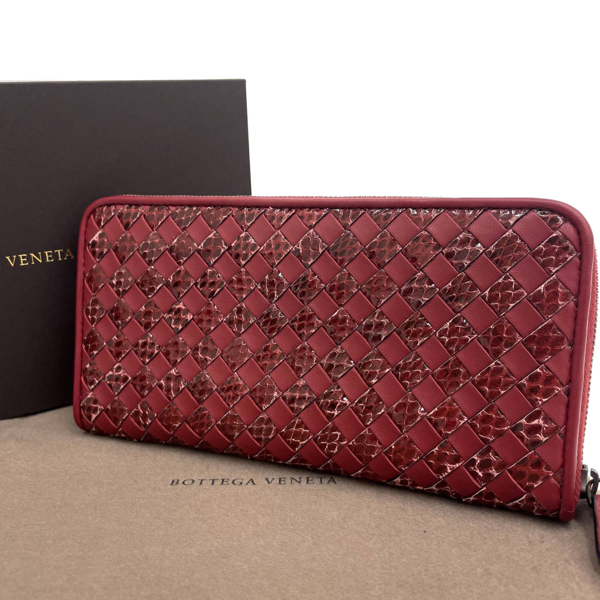 ボッテガヴェネタ BOTTEGAVENETA イントレチャート パイソン 長財布 超 