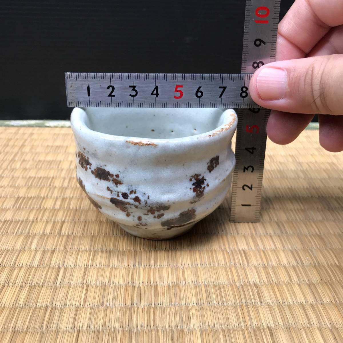 絵志野のぐい呑み、（斗）荒川豊蔵銘印？酒器 猪口 ちょこ 小鉢